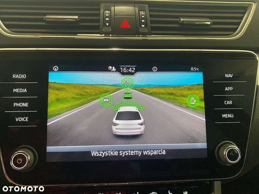Skoda Superb 2.0 TDI SCR Ambition DSG - 20