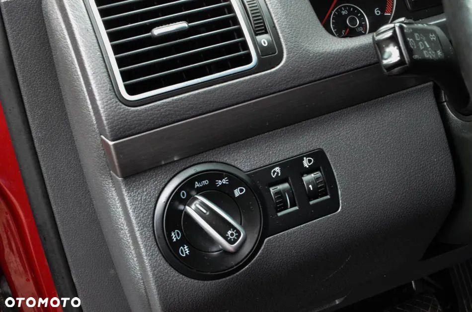 Volkswagen Touran 1.6 TDI DPF BlueMotion Technology DSG Comfortline - 25