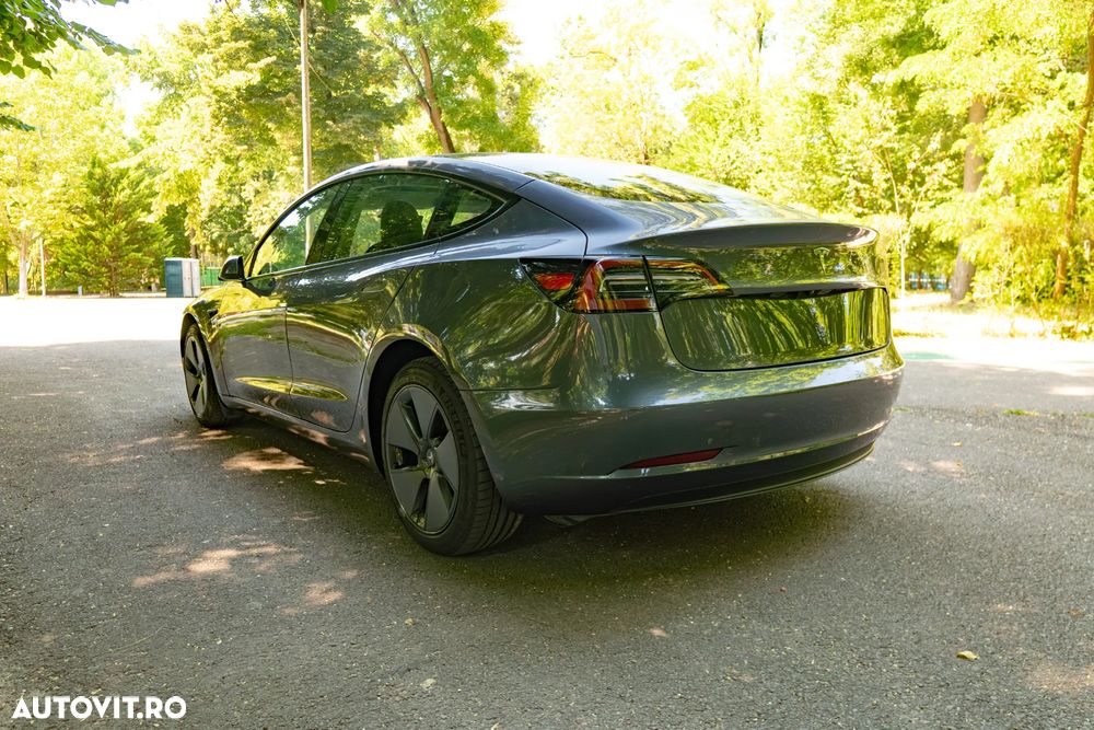 Tesla Model 3 - 10