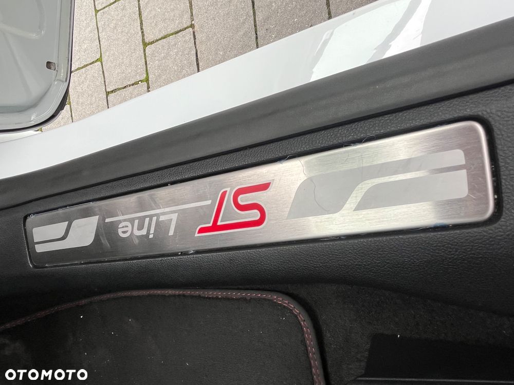 Ford Kuga 2.5 Duratec FHEV 4x4 ST-LINE X - 9