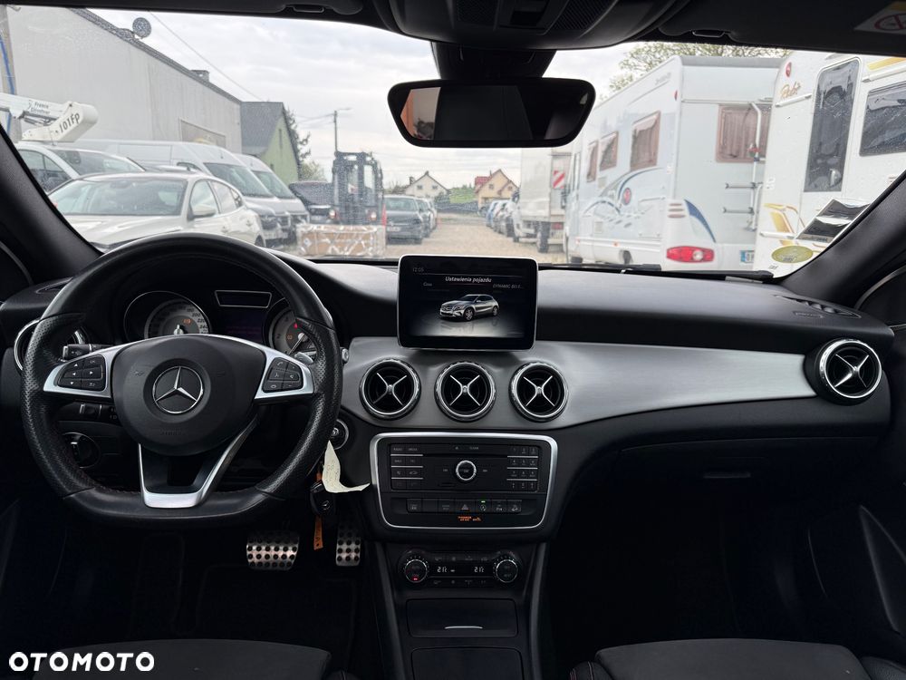 Mercedes-Benz GLA - 11