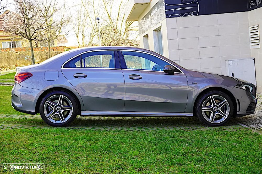 Mercedes-Benz A 250 Limousine e AMG Line - 10