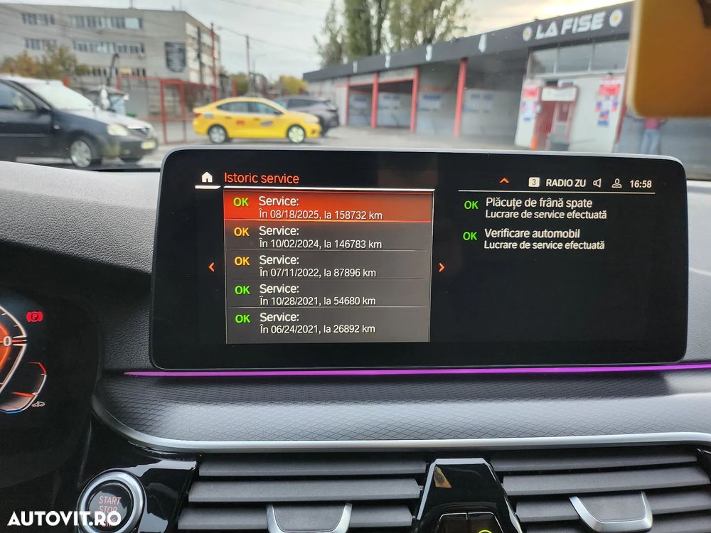 BMW Seria 5 530d xDrive AT MHEV - 17