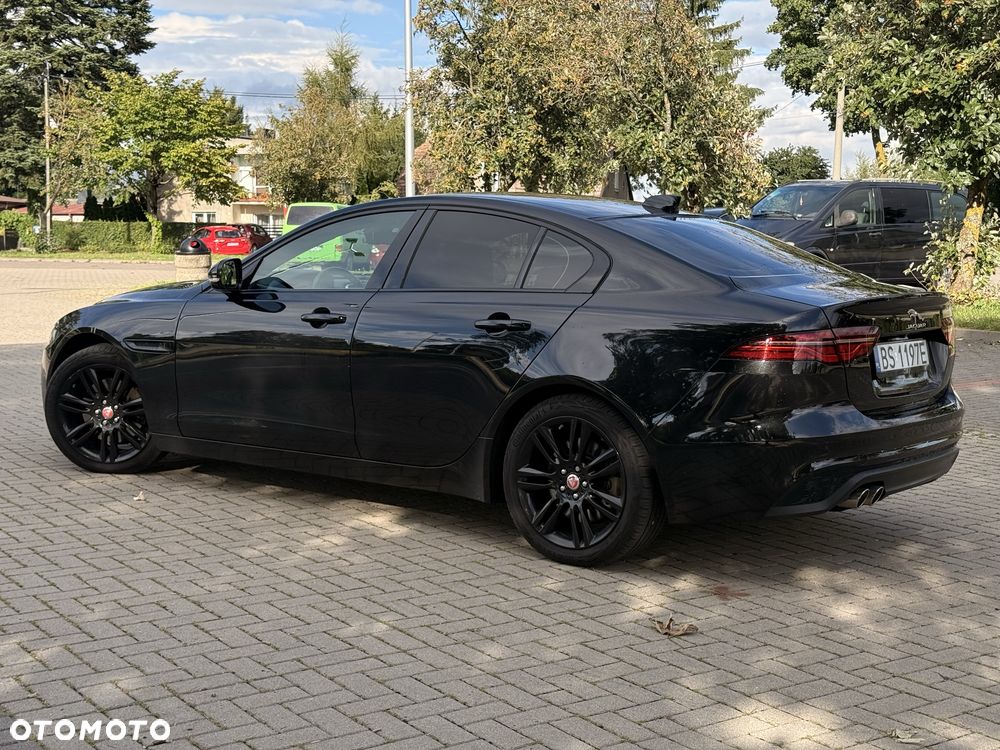 Jaguar XE - 3