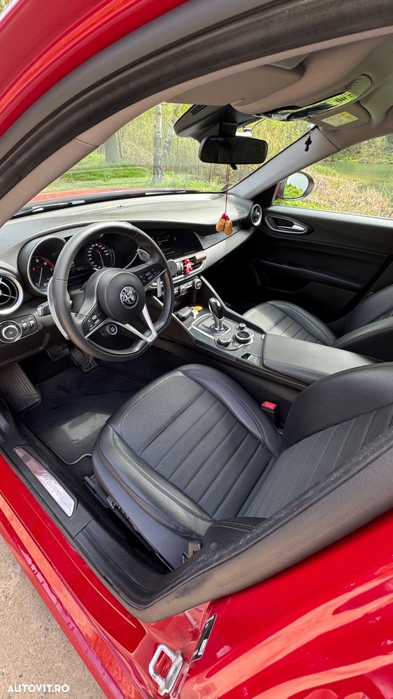 Alfa Romeo Giulia 2.0 Turbo RWD AT8 - 8