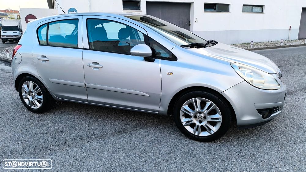 Opel Corsa 1.2 Cosmo - 24