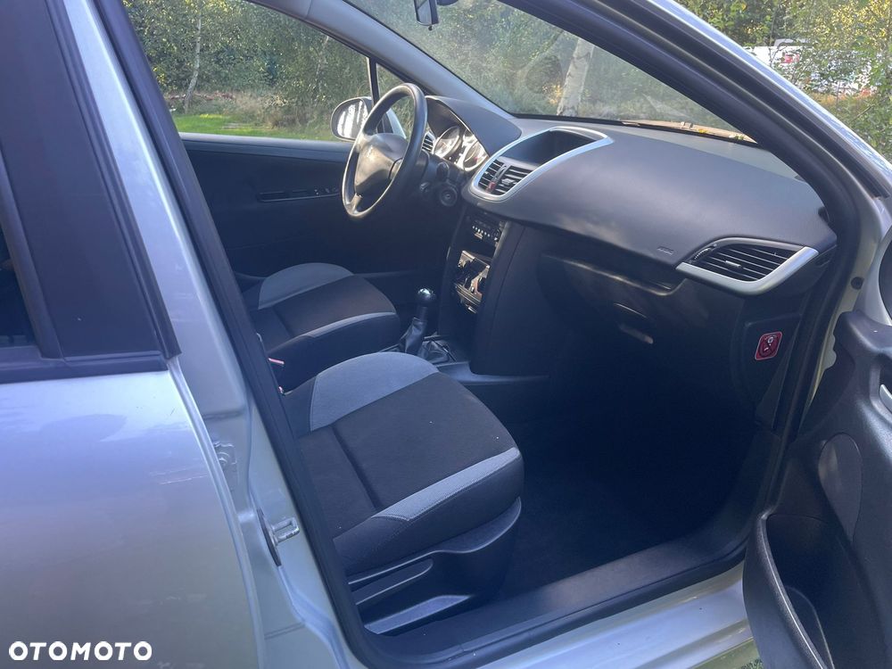 Peugeot 207 1.4 16V Trendy - 6