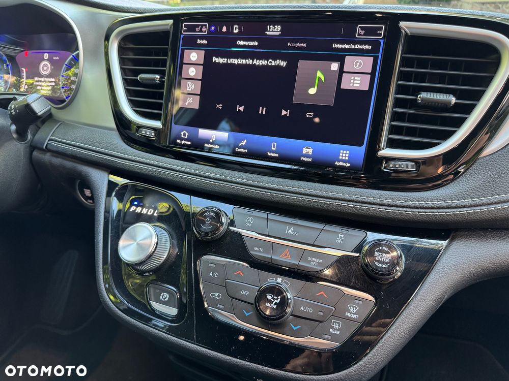 Chrysler Pacifica - 32
