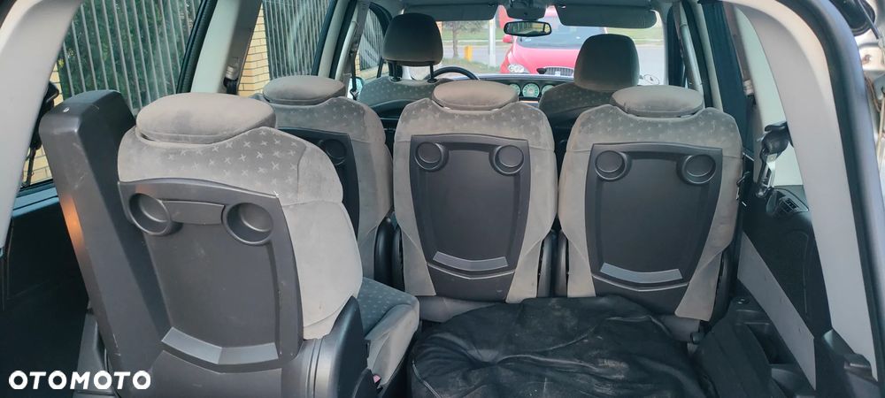 Peugeot 807 V6 205 Platinum Pullmann - 16