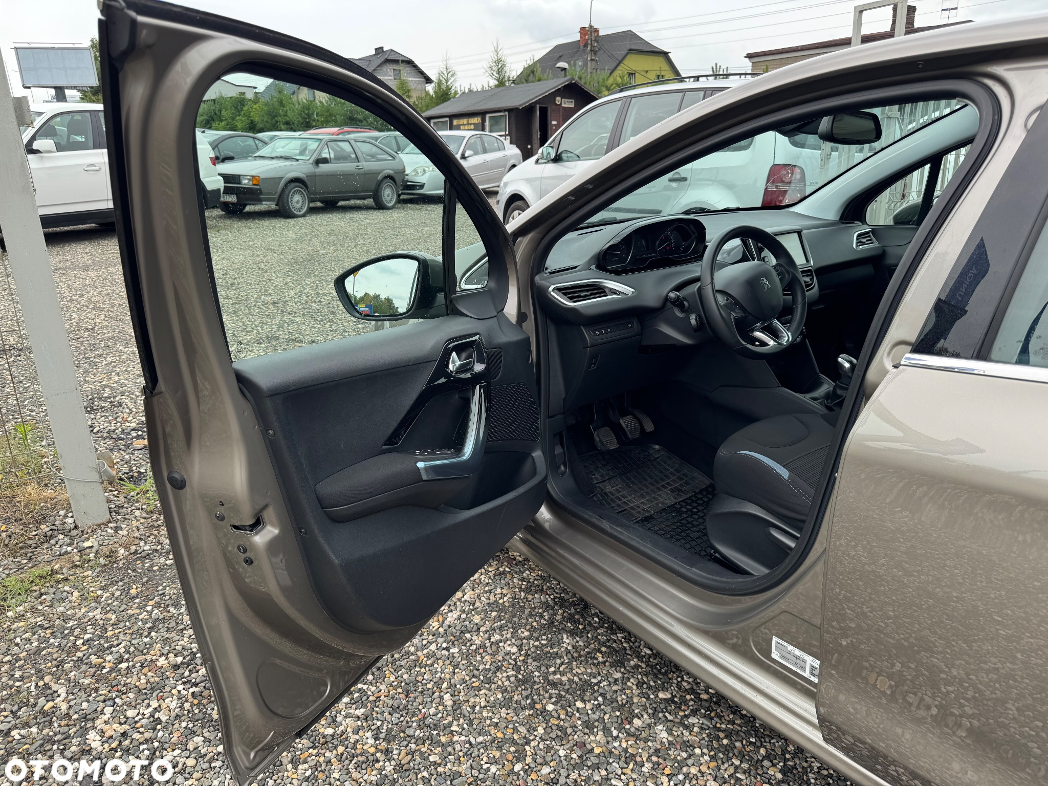Peugeot 208 - 6