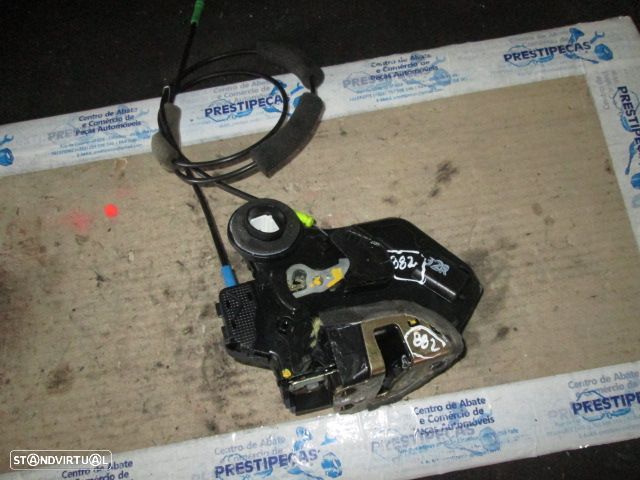 Fecho REF0882 TOYOTA AVENSIS 2003 TD ELETRICO TOYOTA AVENSIS 2004 2.0 D4D 115CV 5P PRETO T DRT ELETRICO - 2