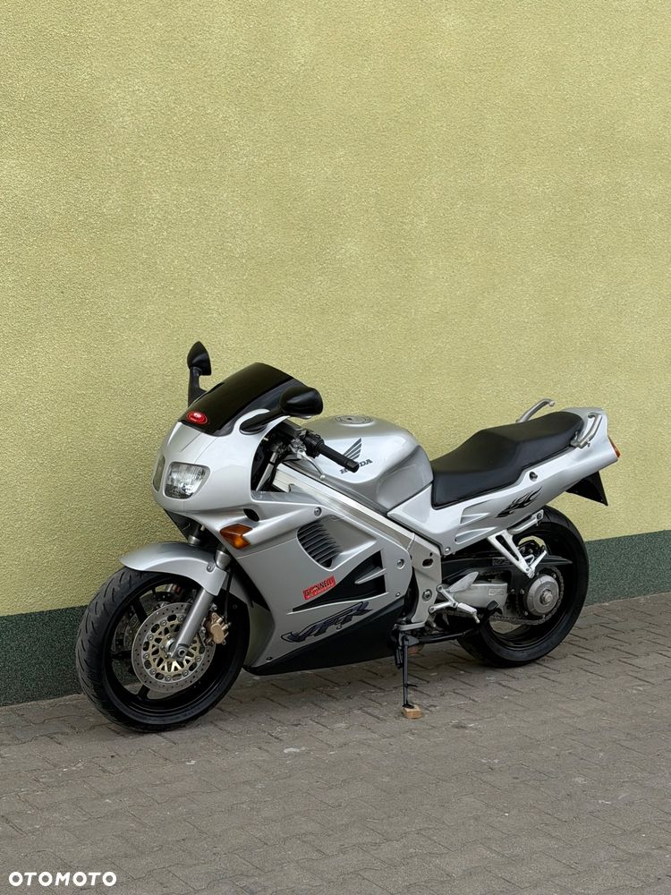 Honda VFR - 25