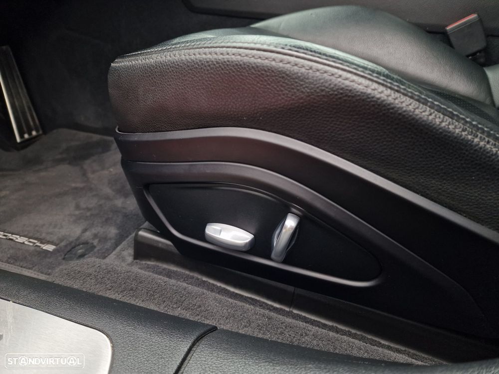 Porsche Panamera 4 E-Hybrid - 12