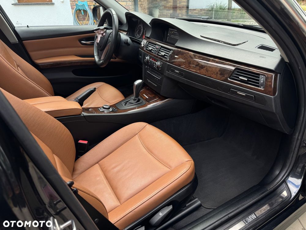 BMW Seria 3 325d DPF Edition Sport - 24