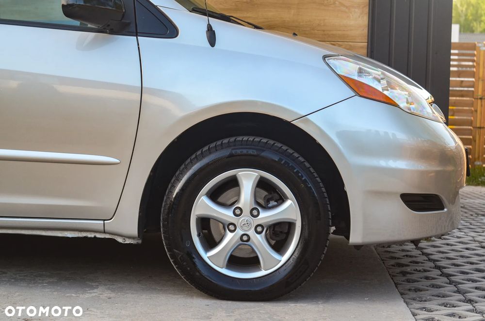 Toyota Sienna - 8