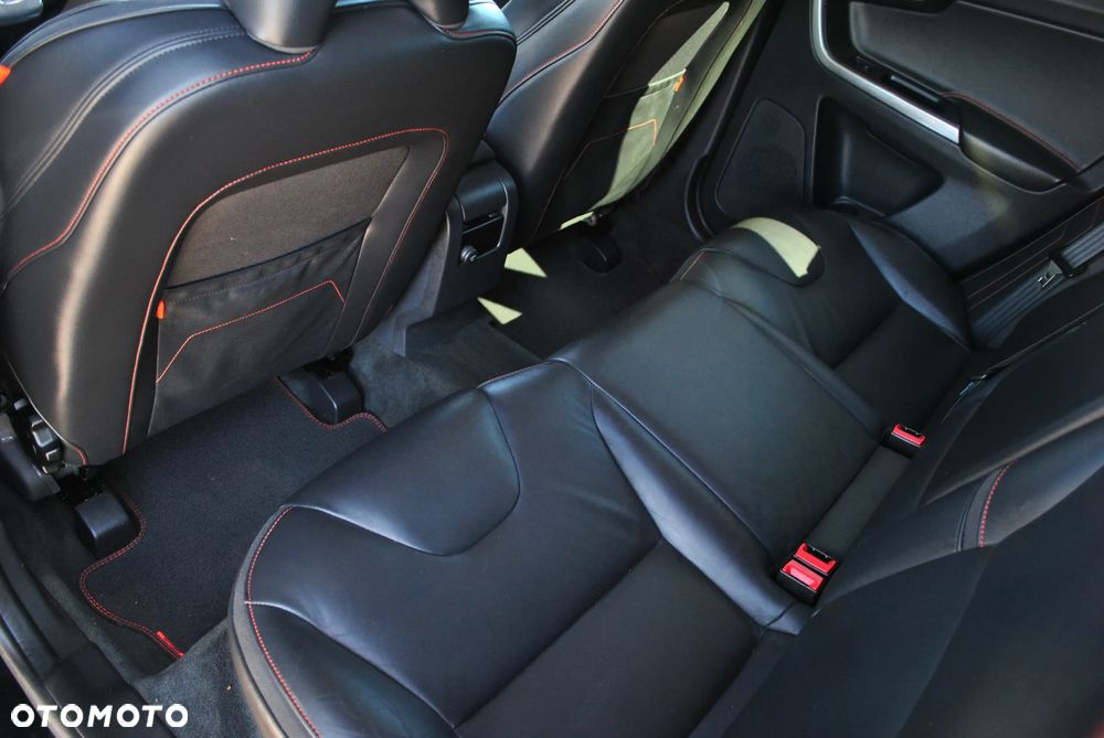 Volvo XC 60 D4 Drive-E Ocean Race - 13