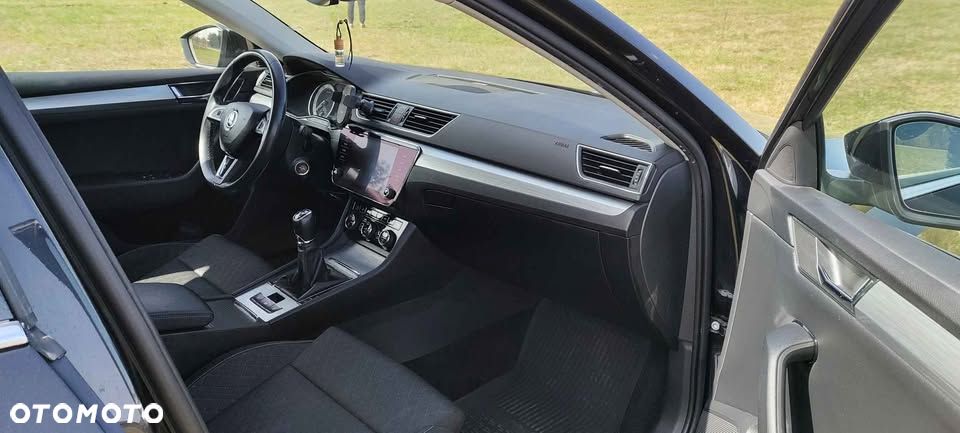 Skoda Superb 2019 photo 5