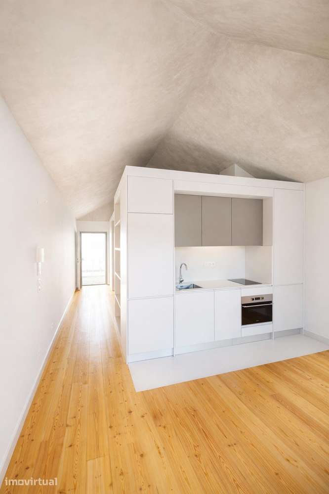 Apartamento T0 com layout de T1 com varanda | Viver no coração... - Grande imagem: 4/29