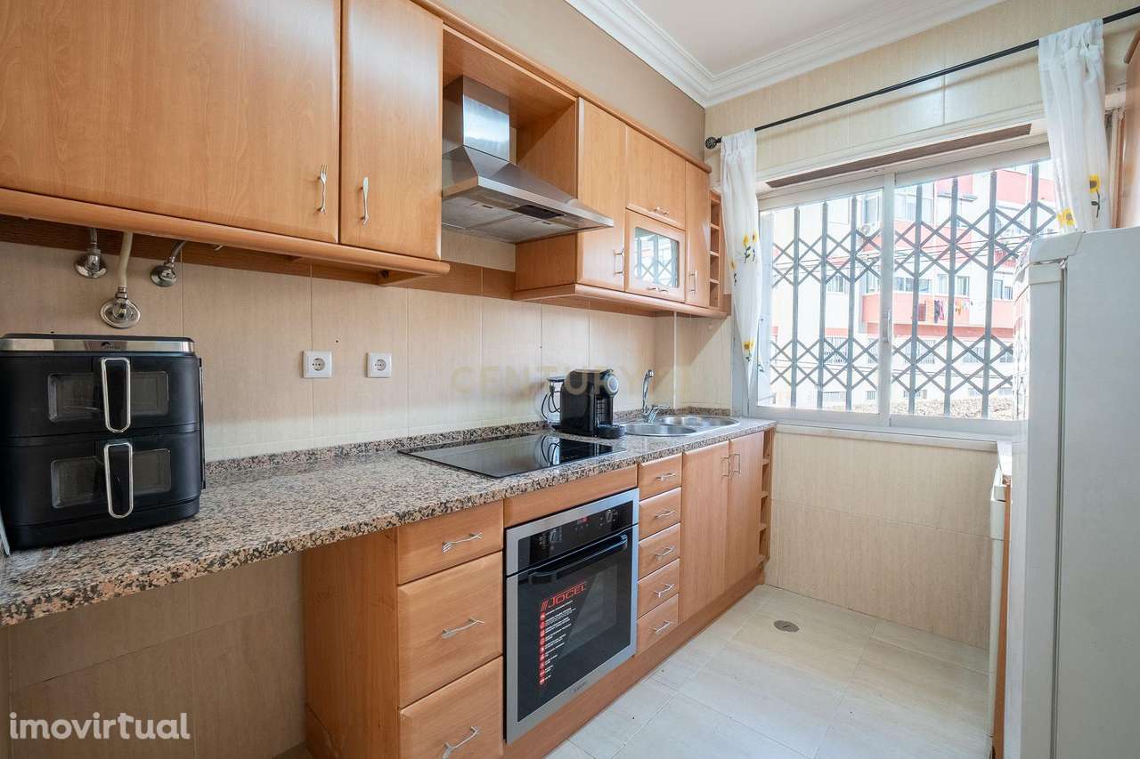 Apartamento T1 com 53,90 m² + Cave com igual área | Elevado potencial - Grande imagem: 3/28