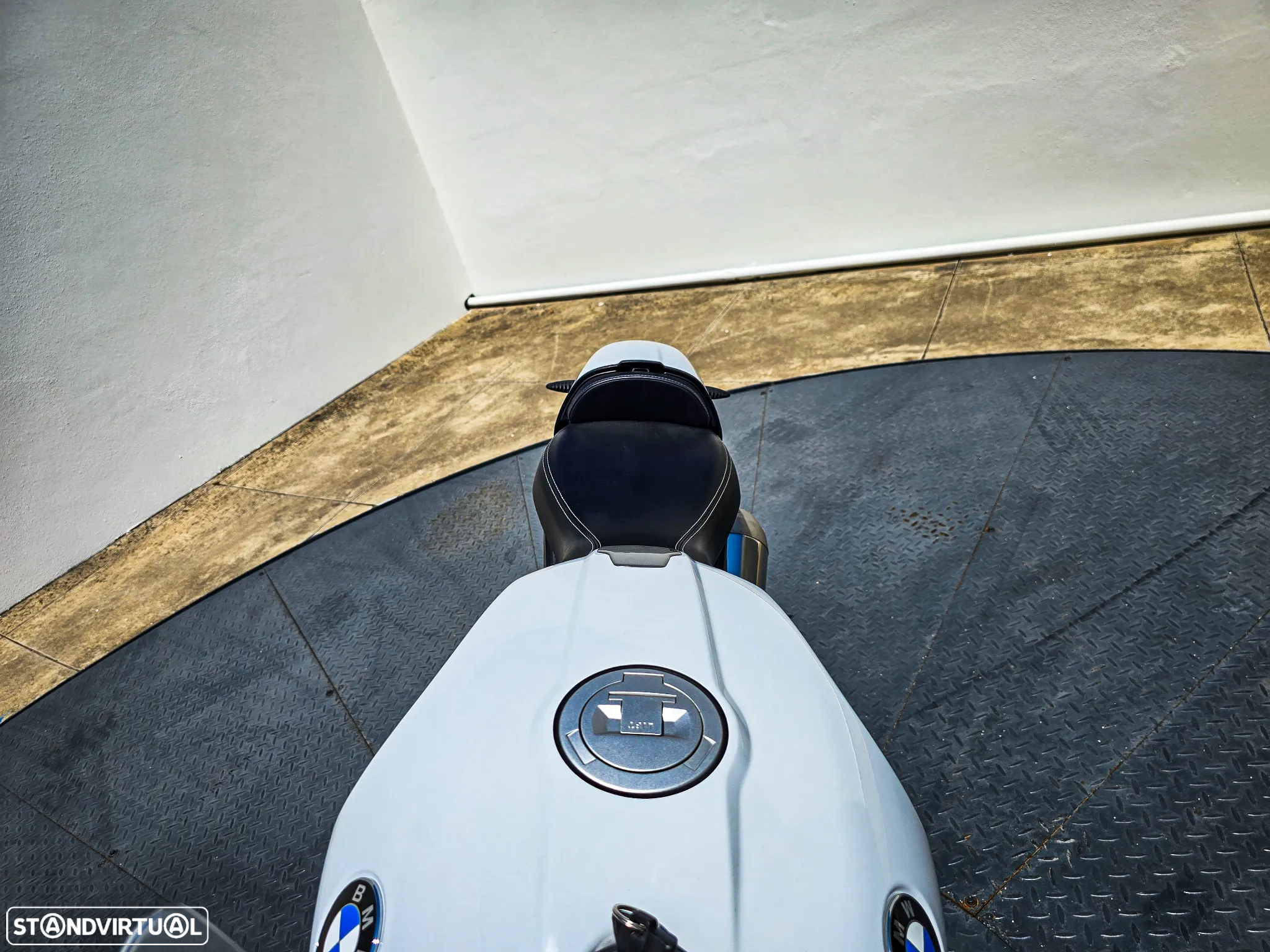 BMW R nineT Racer - 17