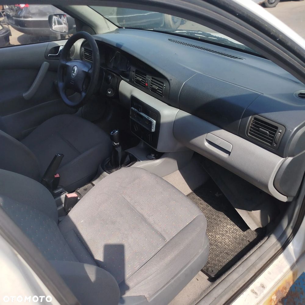 Skoda Octavia 1 na części. - 5