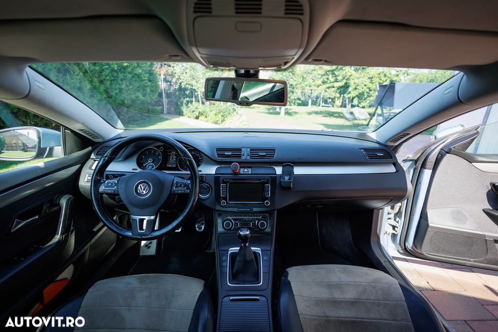Volkswagen Passat - 11