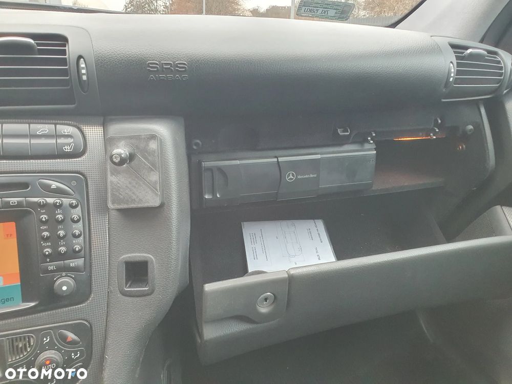 Mercedes-Benz Klasa C 320 T Avantgarde - 21