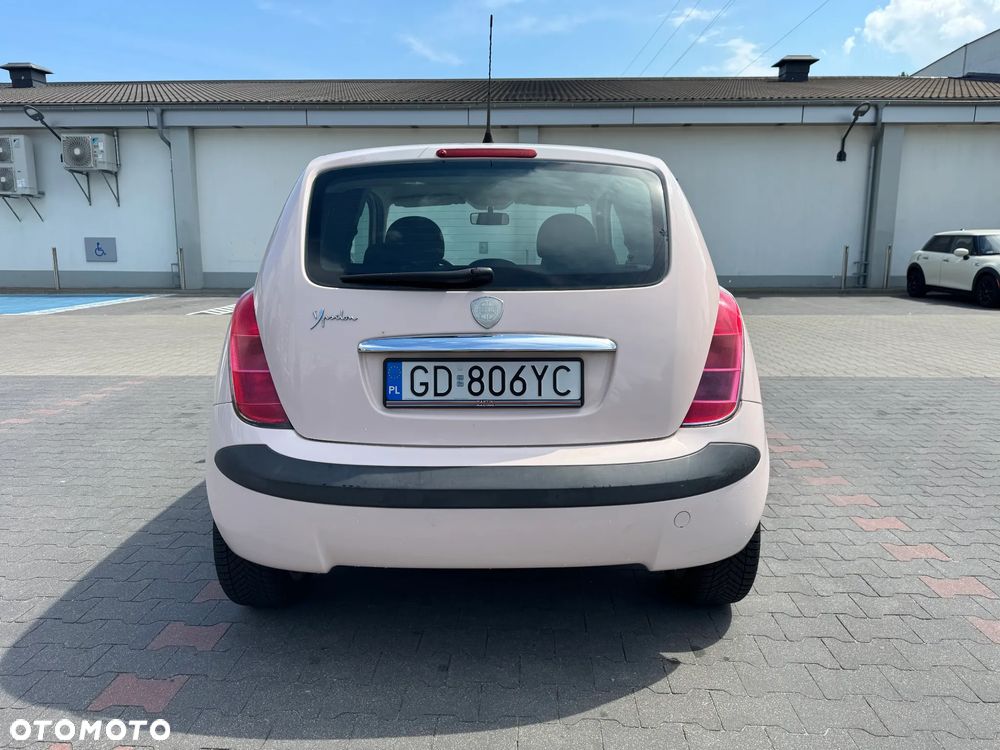 Lancia Ypsilon 1.2 16v Class - 8