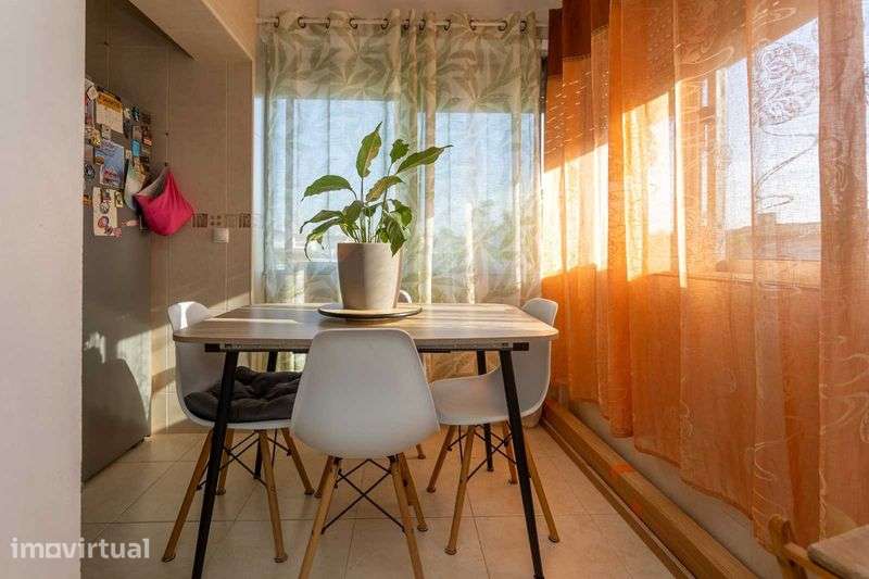 Vender apartamento T3 com arrecadação na Moita
