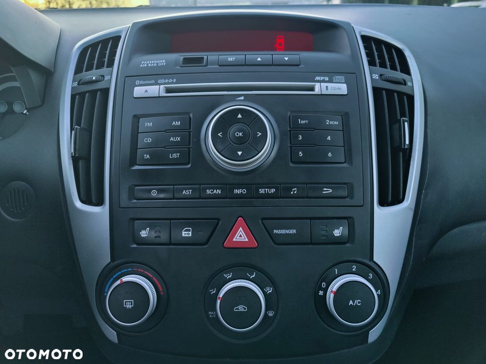 Kia Ceed - 8