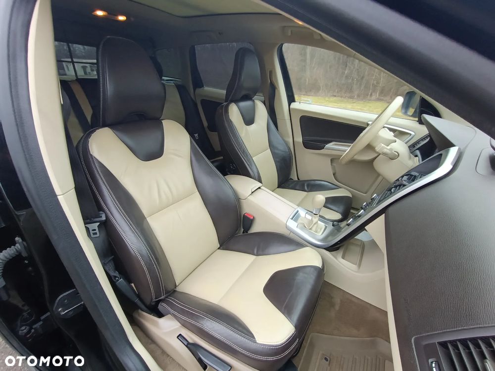 Volvo XC 60 D4 AWD Edition Pro - 26