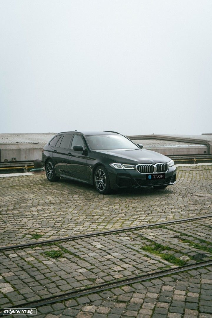 BMW 530 e Pack Desportivo M - 8