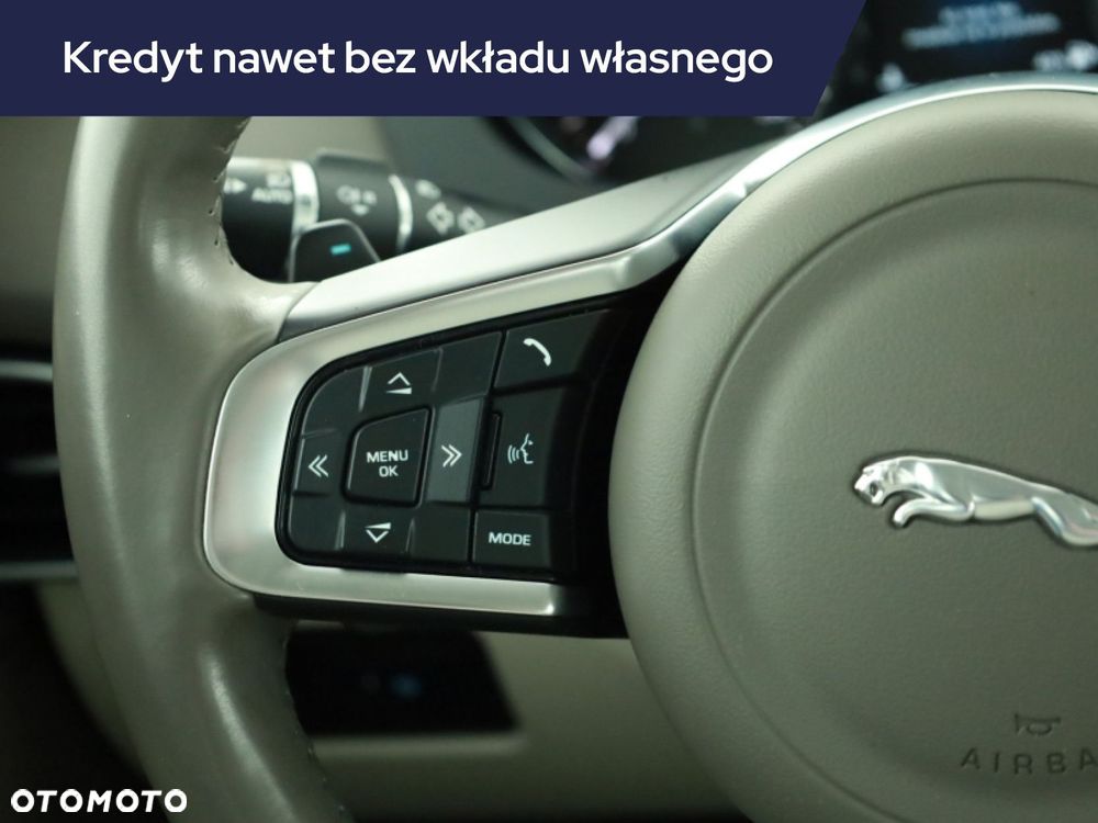 Jaguar XE - 19