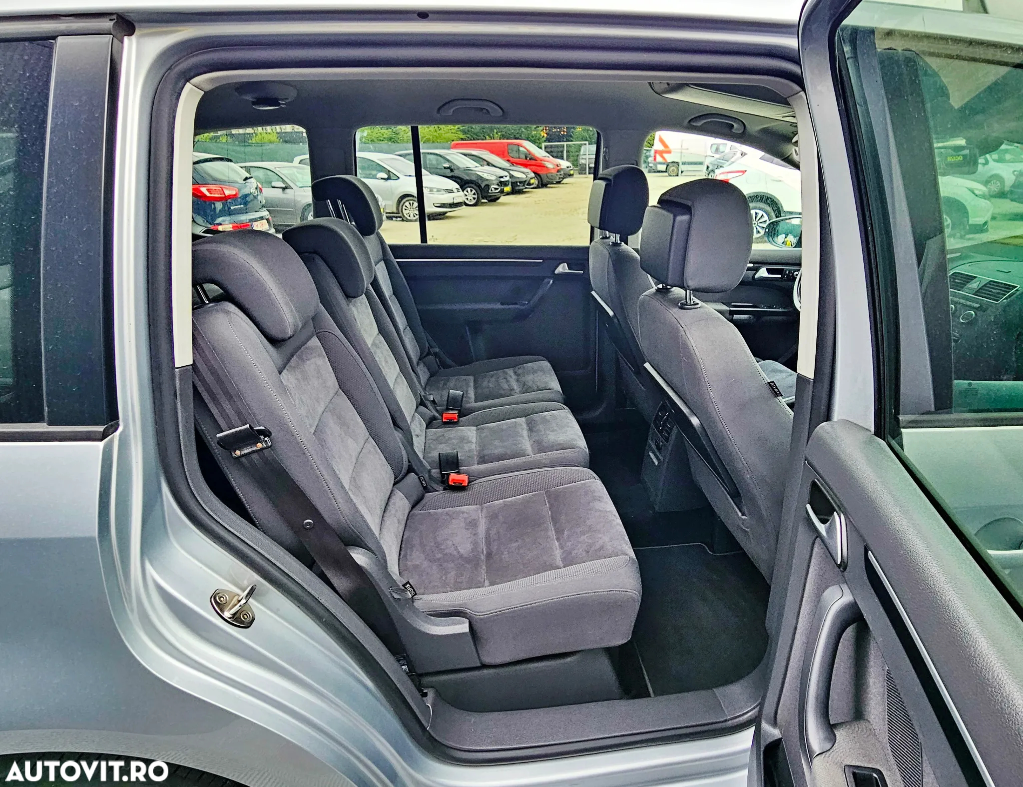 Volkswagen Touran - 13