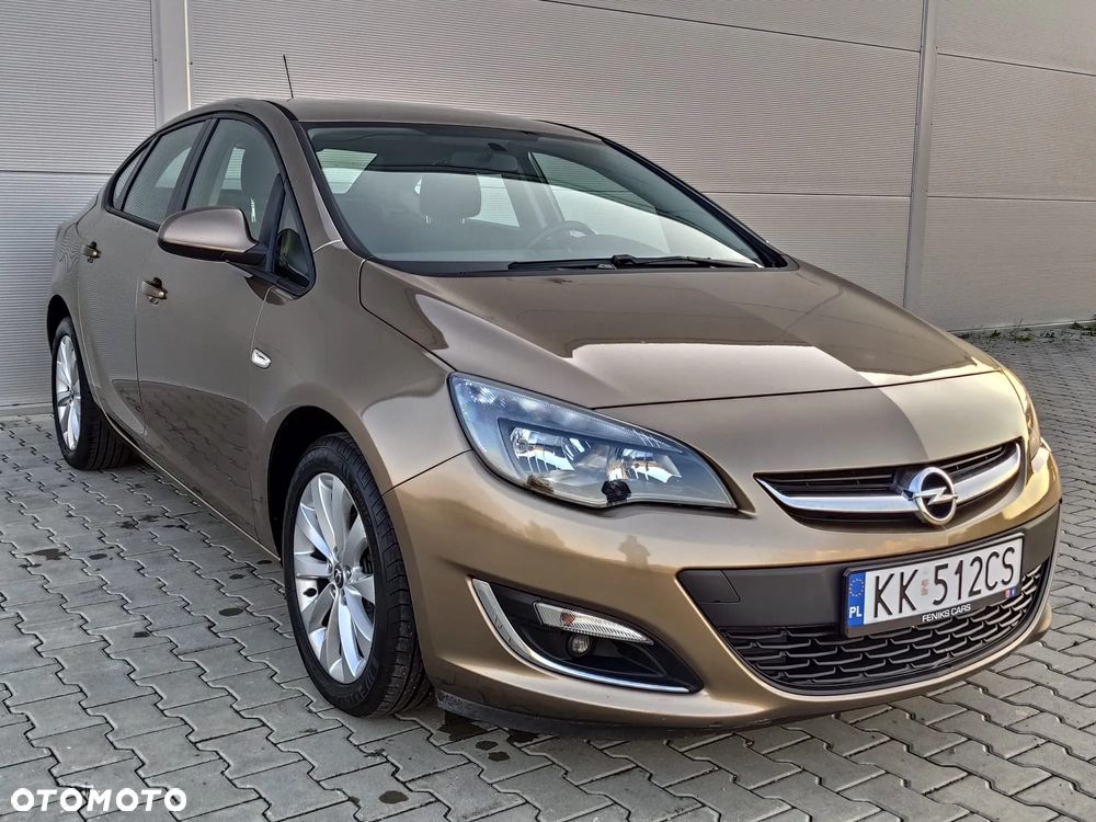 Opel Astra 2012 photo 3