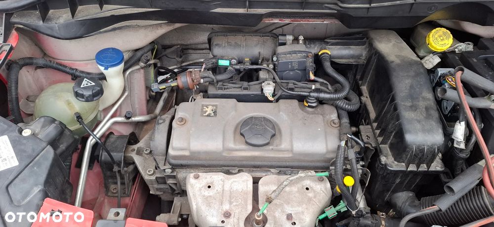 Peugeot 1007 1,4 b 2005 na części - 31