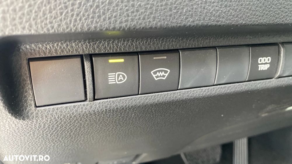 TOYOTA RAV4 2025 — imagine 11