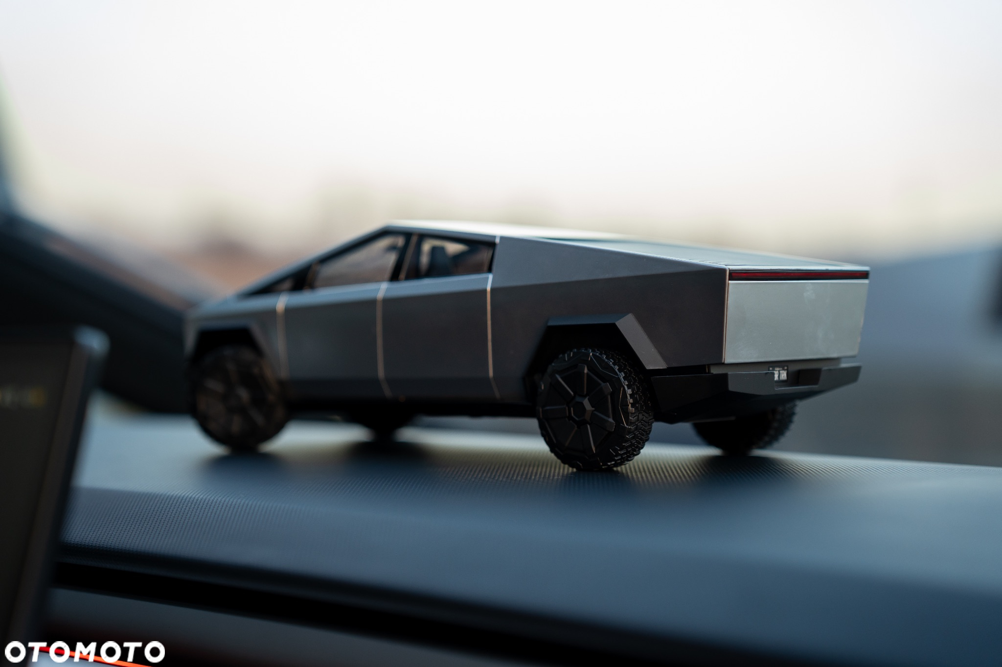 Tesla Cybertruck - 16