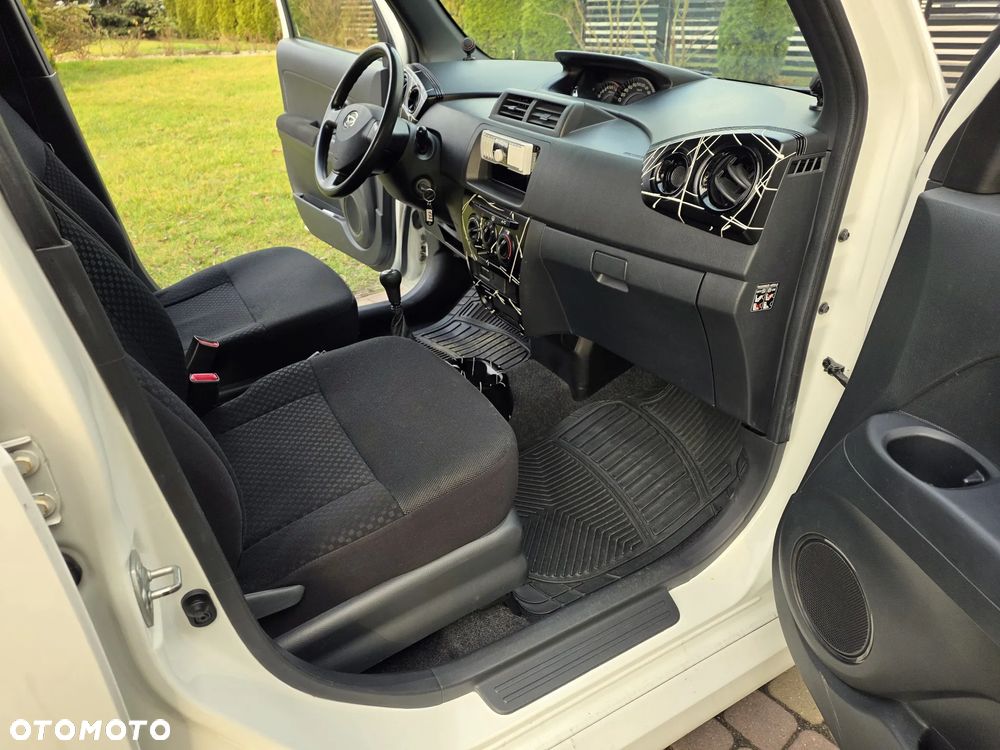 Daihatsu Materia 1.5 - 25