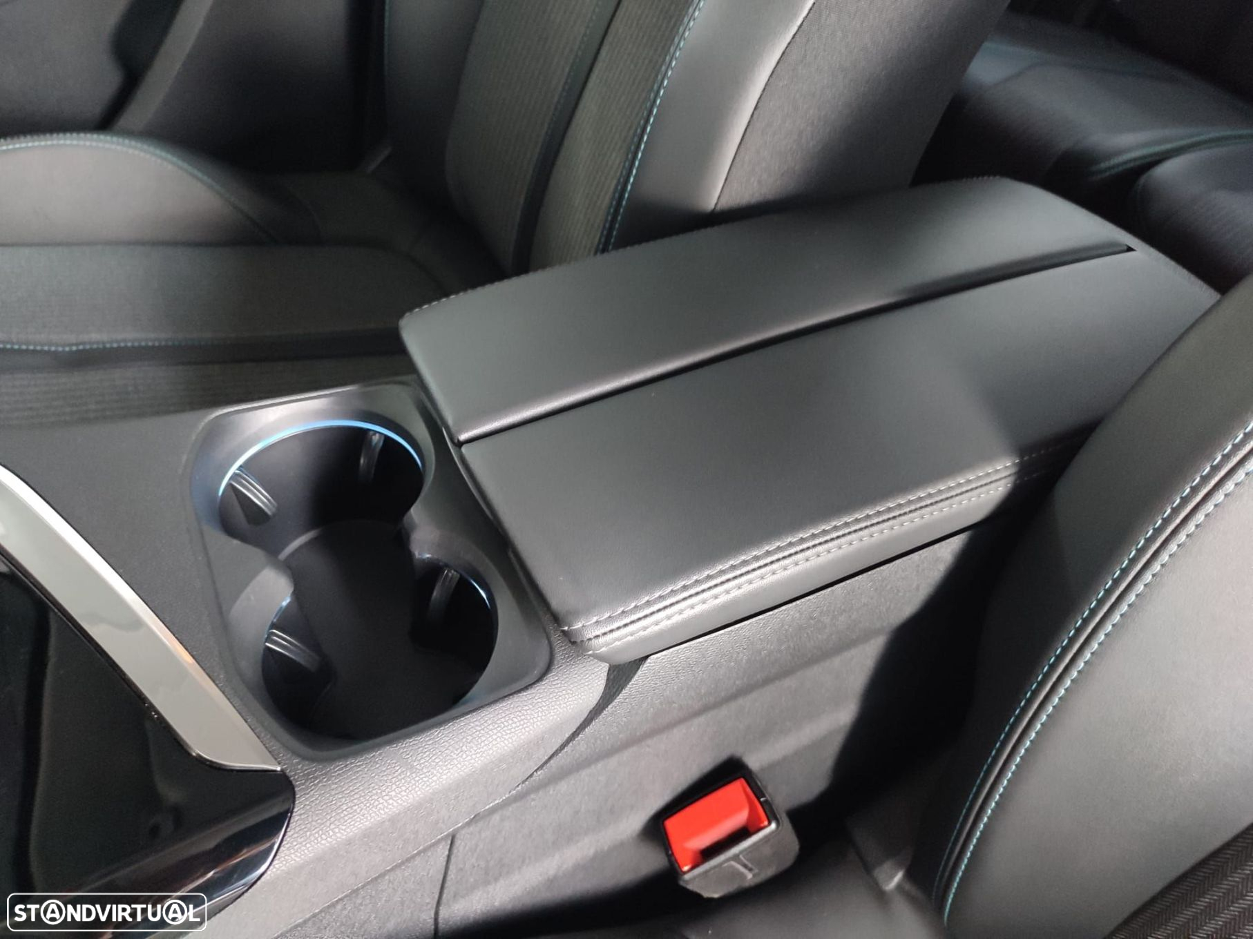 Peugeot 5008 1.5 BlueHDi Allure Pack EAT8 - 24
