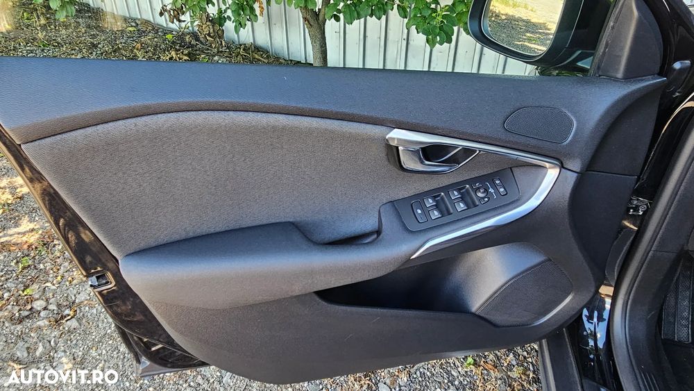 Volvo V40 D4 Geartronic Plus - 8