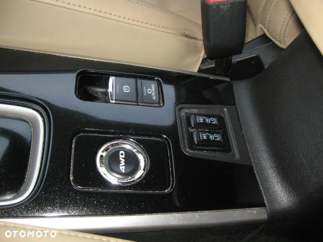 Mitsubishi Outlander 2.0 Intense + SDA 4WD CVT - 28