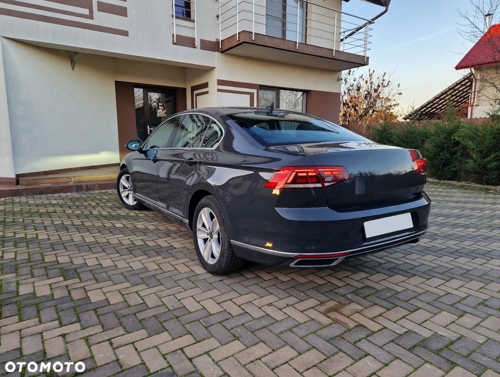 Volkswagen Passat 2.0 TDI SCR DSG Highline - 3