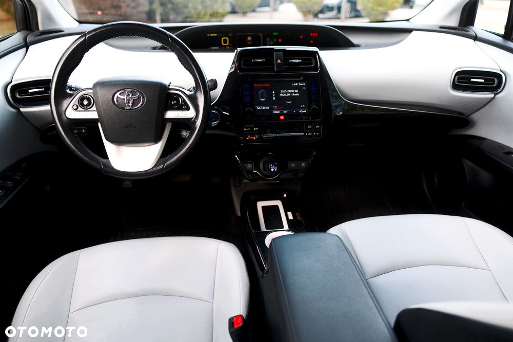 Toyota Prius (Hybrid) Executive - 16