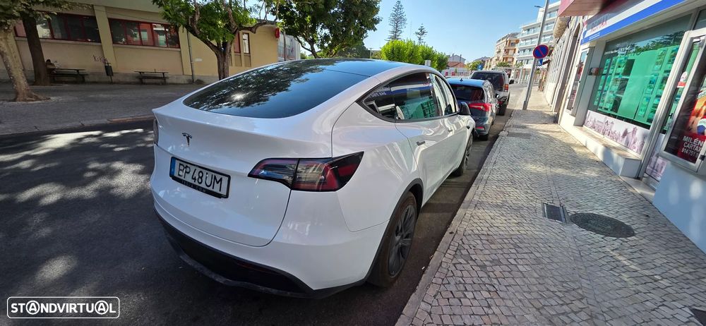 Tesla Model Y Long-Range RWD - 3