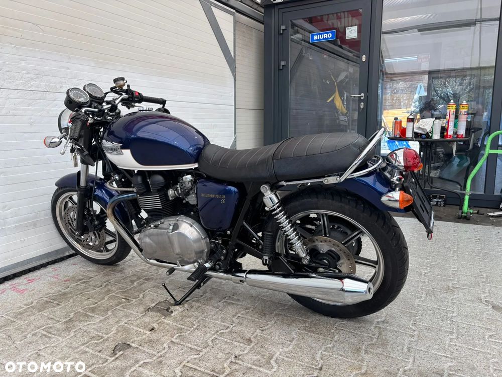 Triumph Bonneville - 4