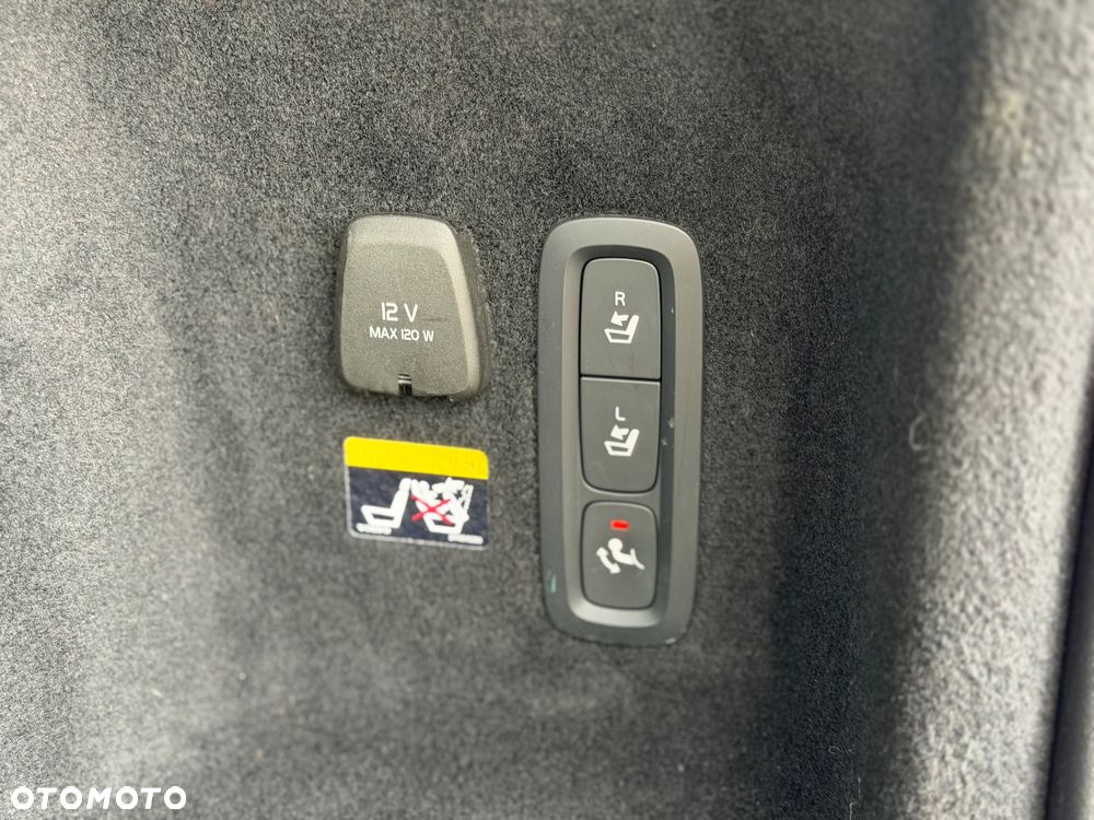 Volvo V60 D4 Geartronic R-Design - 17