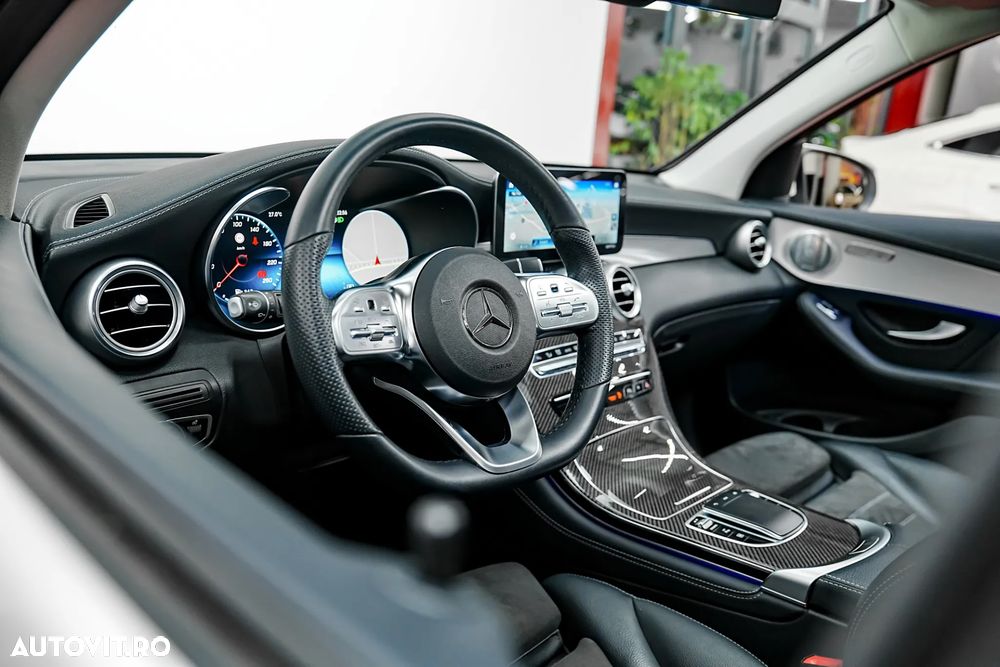 Mercedes-Benz GLC 300 e 4Matic 9G-TRONIC AMG Line Plus - 10