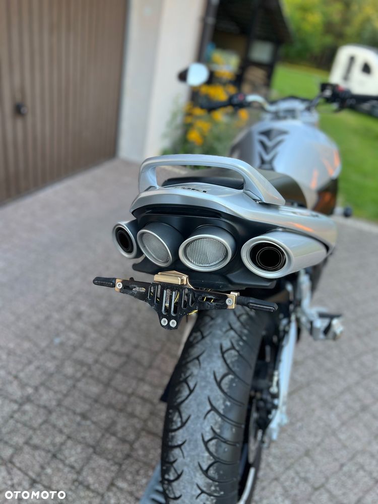 Suzuki GSR - 10