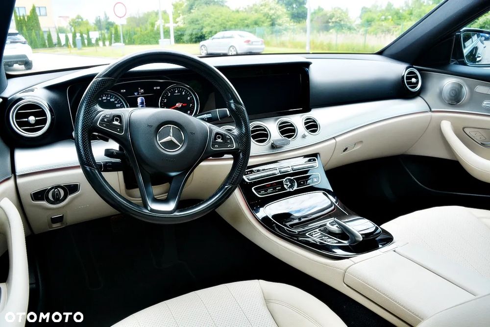 Mercedes-Benz Klasa E 300 9G-TRONIC AMG Line - 11